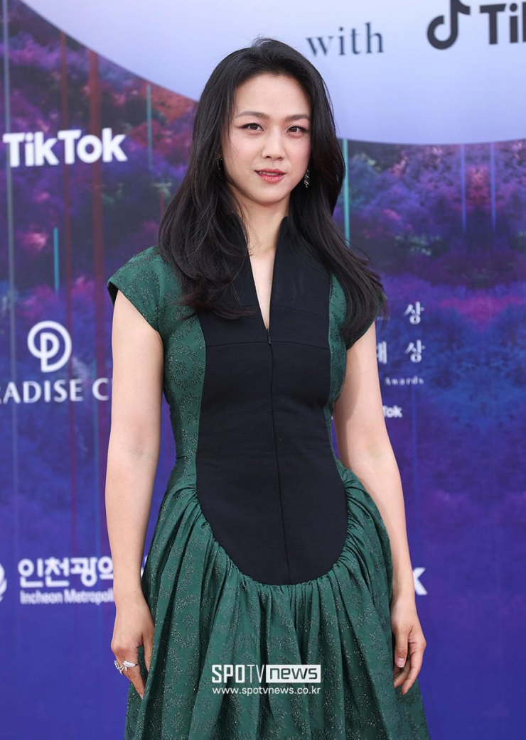 Song Hye Kyo gây sốt nhờ một khung hình tại Baeksang 2023 - 12