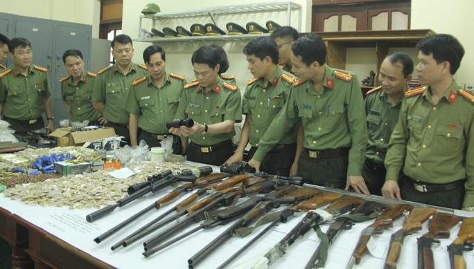 Hàng chục khẩu súng và hàng trăm ngàn viên vật liệu nổ được Công an tỉnh Thanh Hóa triệt phá