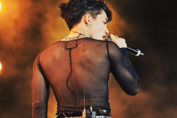 Đàn ông - Em trai Sơn Tùng - MTP mặc áo "lưới đánh cá" ôm sát cơ thể