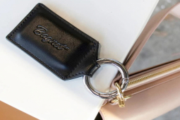 Thời trang - Nam châm ví Bagnet, đây là lý do tại sao mọi phụ nữ đều cần một chiếc