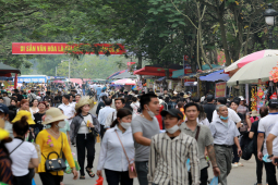 Tin tức trong ngày - Hàng nghìn người đổ về Đền Hùng trước ngày chính lễ 10/3