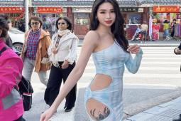 Thời trang - Kiểu váy "thủng" gây chú ý trên phố