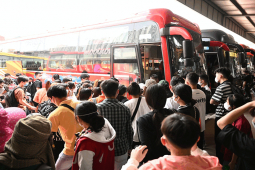 Tin tức trong ngày - Người dân ùn ùn đi nghỉ lễ, cao tốc mới Mai Sơn - Quốc lộ 45 ùn tắc ở lối ra