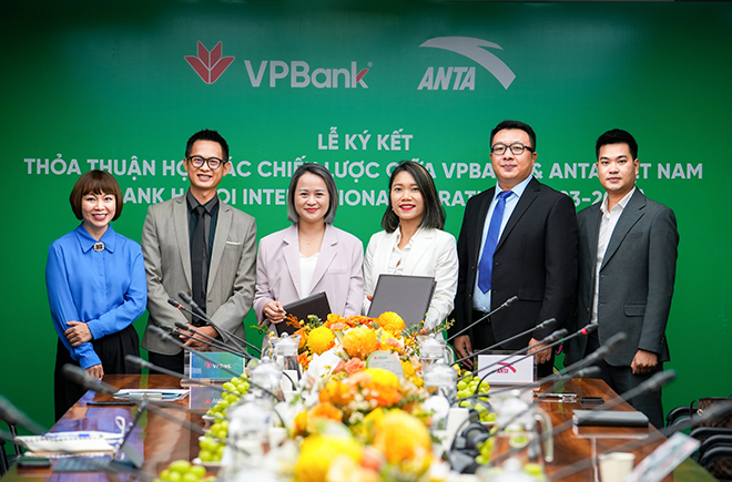 Đại diện VPBank và ANTA Việt Nam tại lễ ký kết thỏa thuận