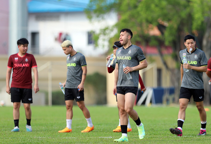 Cầu thủ U22 Thái Lan chơi búng tai, thoải mái chờ “săn” HCV SEA Games 32 - 12