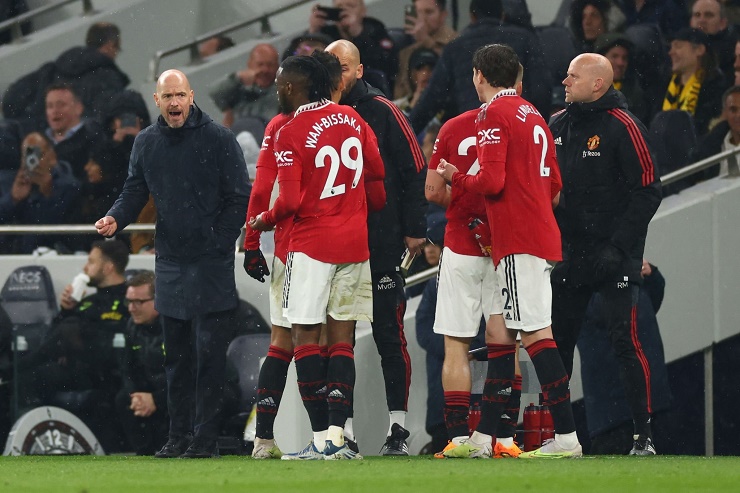 MU hòa Tottenham: Ten Hag nổi điên, &#34;người hùng&#34; Son Heung Min nổ tưng bừng - 1