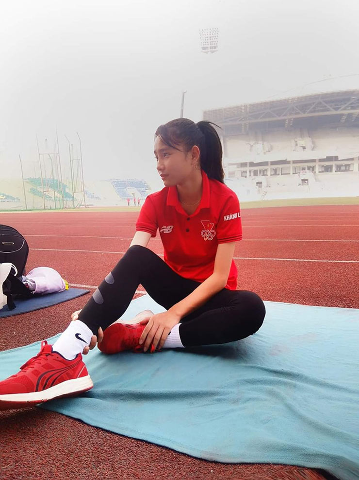 Chân chạy Nguyễn Khánh Linh vừa về nhất nội dung 1.500m nữ ở giải điền kinh U18 châu Á 2023 tại Uzbekistan
