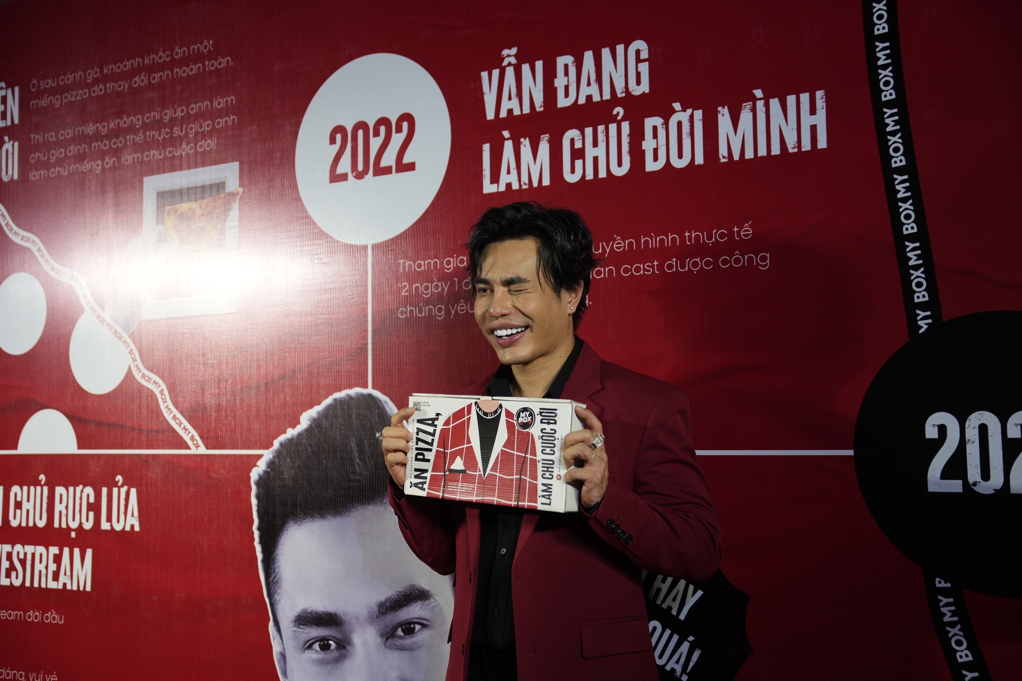 Trình làng tại sự kiện, anh Dương Lâm Đồng Nai đã giới thiệu chân dung “Người làm chủ cuộc đời” trên bìa quyển sách đầu đời mình.