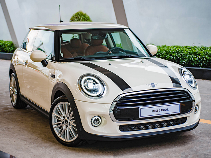 "Nữ hoàng nội y" Ngọc Trinh mua xe Mini Cooper mới - 2