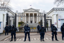 Thế giới - Cảnh sát Ba Lan ập vào tịch thu trường học Nga ở Warsaw, Moscow phản ứng mạnh mẽ