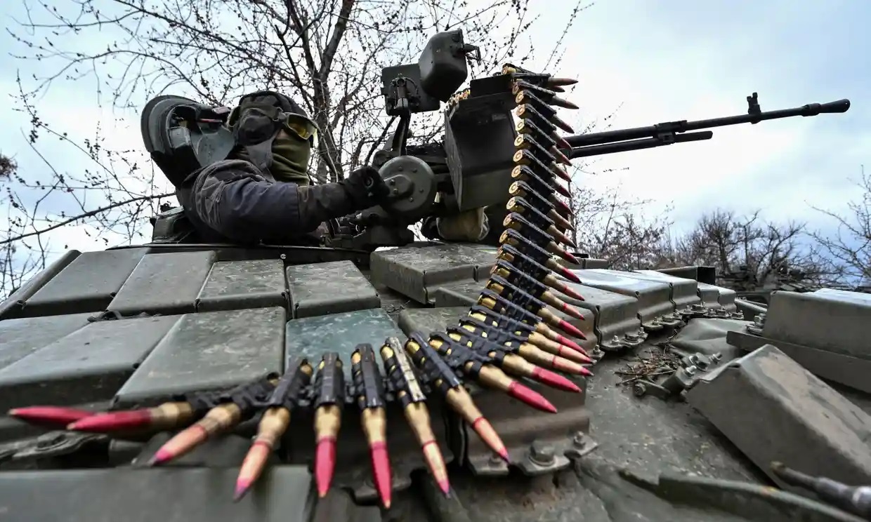 Binh sĩ Ukraine ở mặt trận miền Đông Ukraine (ảnh: AP)