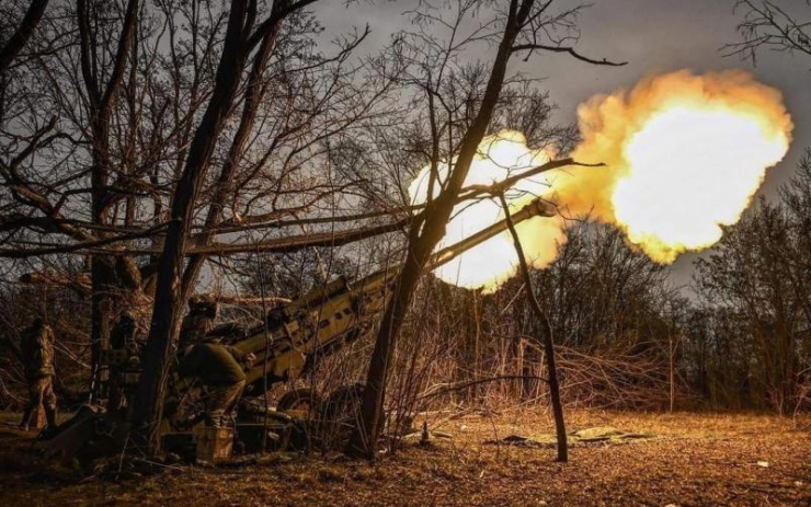 Binh sĩ Ukraine khai hoả pháo trong xung đột với Nga. Ảnh: Mil.gov.ua