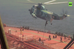 Video: Biệt kích Iran đu dây từ trực thăng, bắt giữ tàu chở dầu tới Mỹ