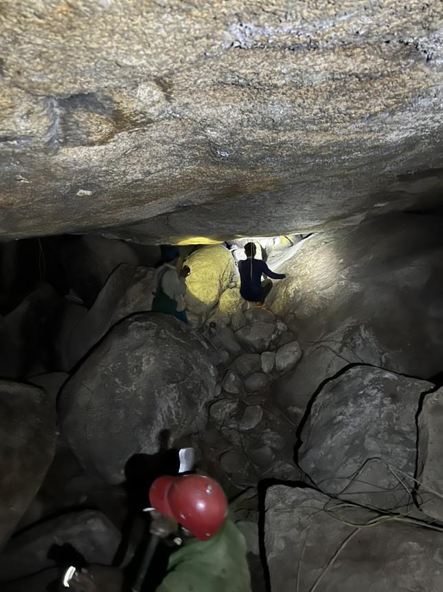 Hầm địa đạo sâu dưới lòng đất, dài hơn 1 km, nằm ở xã Ia Kreng, huyện Chư Păh, Gia Lai. Giai đoạn năm 1968, hàng trăm thương bệnh binh được đưa về hầm địa đạo này để cứu chữa.