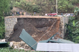 Tin tức trong ngày - Sạt lở bờ kè lúc rạng sáng, 3 mẹ con tử vong thương tâm