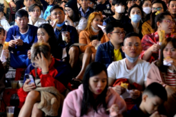 Tin tức trong ngày - Chợ đêm Đà Lạt chật kín du khách ngày đầu nghỉ lễ 30-4 và 1-5