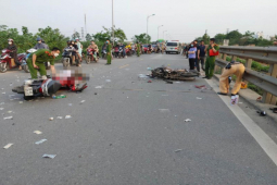 Tin tức trong ngày - Hai xe máy va chạm trên QL1A, hai người tử vong