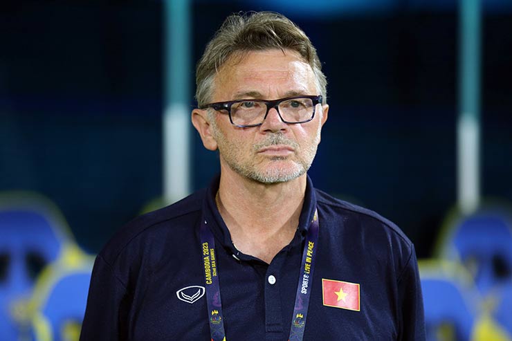 Trước khi trận đấu giữa U22 Việt Nam và U22 Lào diễn ra, HLV Philippe Troussier tỏ hơi căng thẳng.