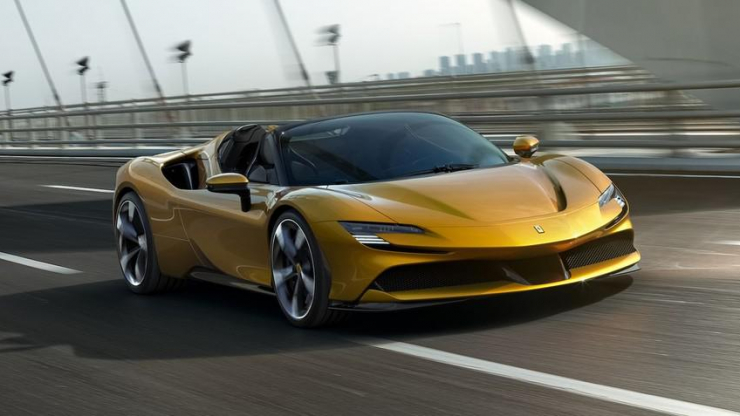 Ferrari SF90 Spider 2023 đạt tốc độ 211 dặm/giờ (338 km/h). Ảnh: Motorbiscuit.