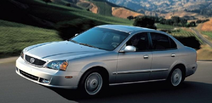 Mẫu xe sedan hạng trung Suzuki Verona này được bán vào đầu những năm 2000. Ảnh: Motorbiscuit.