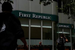 Thế giới - Thêm ngân hàng của Mỹ bị phá sản và được mua lại