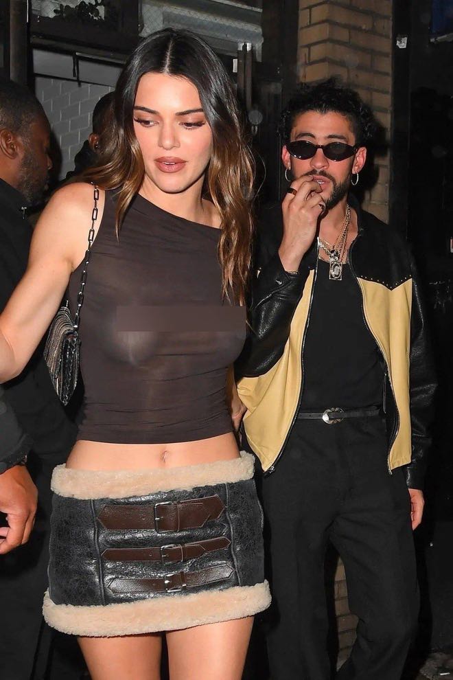 Kendall Jenner mặc đầm &#34;18+&#34; đi chơi đêm với bạn trai - 3