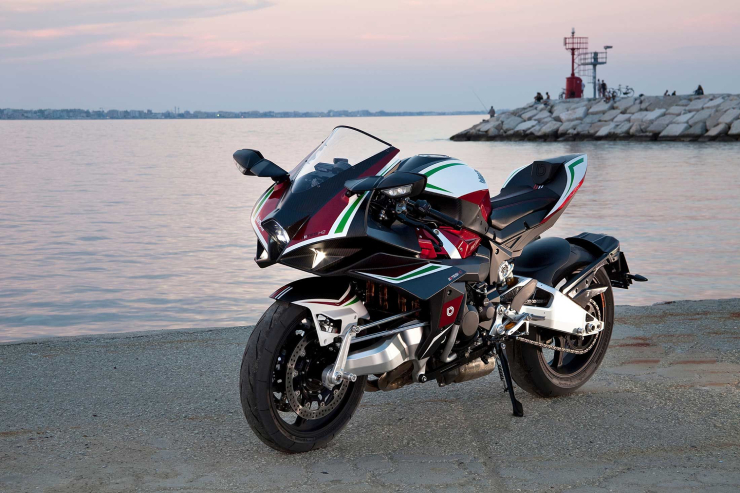 4.&nbsp;Bimota TESI H2 có giá bán 70.370 USD (1,65 tỷ đồng), trang bị động cơ 4 xi lanh thẳng hàng, dung tích 998cc, đạt công suất tối đa 221 mã lực.&nbsp;&nbsp;