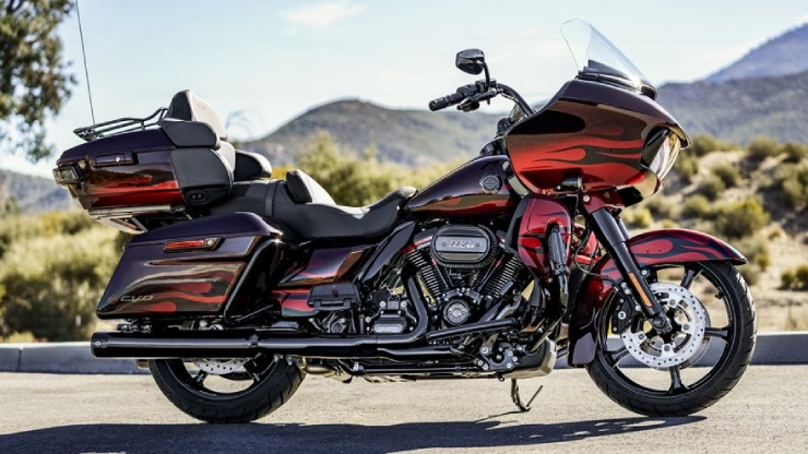 7.&nbsp;Harley CVO Road Glide Limited có giá bán khởi điểm 51.999 USD (1,22 tỷ đồng), là dòng xe hành trình sang chảnh, có động cơ Milwaukee-Eight nổi tiếng, đạt công suất tối đa 102 mã lực.&nbsp;&nbsp;