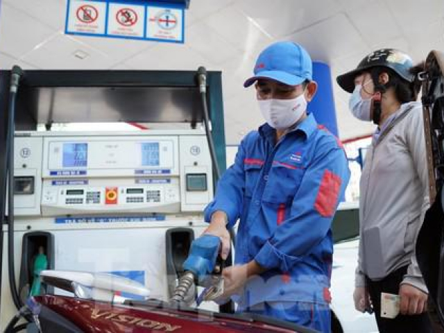 Thị trường - Tiêu dùng - Ngày mai giá xăng dầu giảm mạnh?