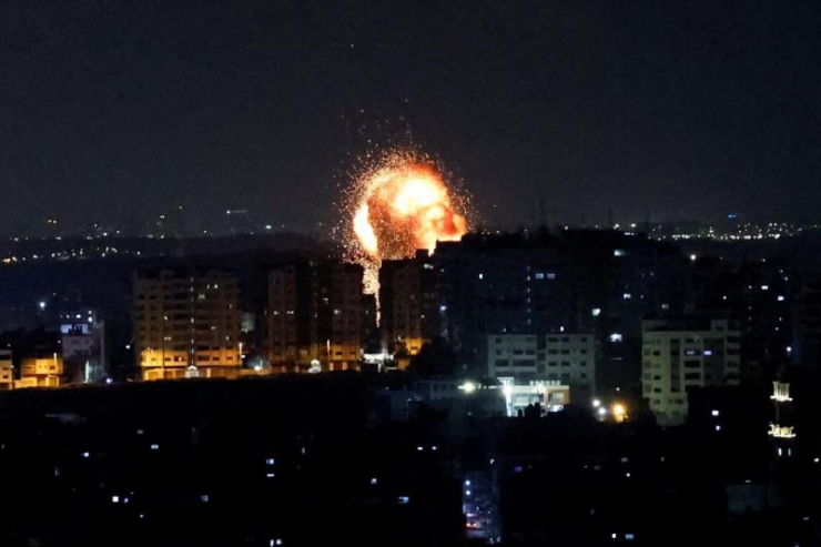 Israel không kích trong đêm. Ảnh: Reuters
