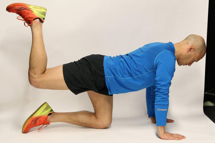 Bài tập đá một chân.