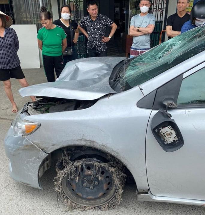 Chiếc xe ô tô trong vụ tai nạn giao thông đặc biệt nghiêm trọng khiến 2 người tử vong