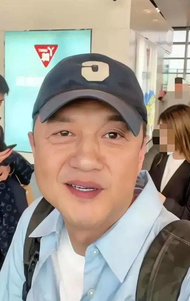 Lý Á Bằng bị cấm bay vì vỡ nợ.