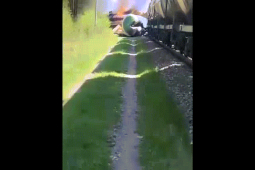 Vụ nổ khiến đoàn tàu chở hàng Nga trật đường ray gần biên giới Ukraine