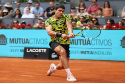 Trực tiếp tennis Madrid Open ngày 10: Khó cản Alcaraz vào bán kết, Swiatek gặp lại ”bại tướng”