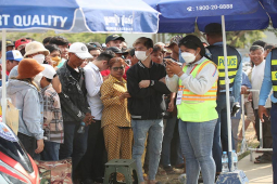 Bóng đá - CĐV U22 Việt Nam xếp hàng giữa trời nóng, xin vé miễn phí xem đấu U22 Singapore