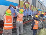 Tin tức trong ngày - Lý do tàu metro bị vẽ bậy lần 2