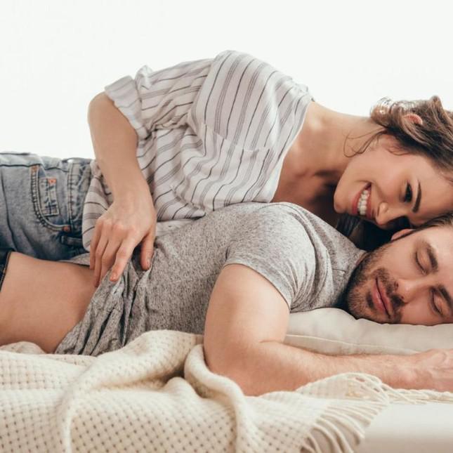 Nàng tuổi 30+ dễ đạt cực khoái và chủ động gần gũi hơn.