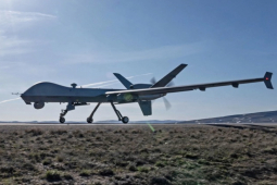 Thế giới - "Ác điểu" MQ-9 Reaper của Mỹ lần đầu cất cánh từ đường cao tốc