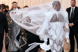 Thời trang - Bí mật của bộ cánh "chàng dâu" gây sốc trên thảm đỏ