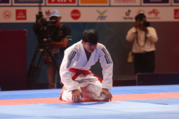 Thể thao - VĐV Thái Lan bật khóc nức nở khi thua võ sĩ chủ nhà ở chung kết Jujitsu