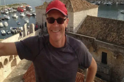 Kinh doanh - Thầy giáo 3x trở thành tỷ phú nhờ một câu hỏi tại bến xe buýt