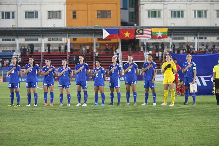 Ngay sau chiến thắng 3-0 của tuyển nữ Việt Nam trước Malaysia, vào lúc 20h ngày 3/5, hai đội tuyển nữ còn lại của bảng A là Philippines và Mynamar cũng đối đầu nhau trên sân vận động Army.