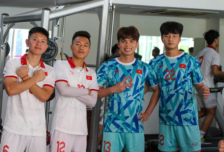 HLV Troussier &#34;thưởng nóng&#34; U22 Việt Nam trước đại chiến với Malaysia - 5