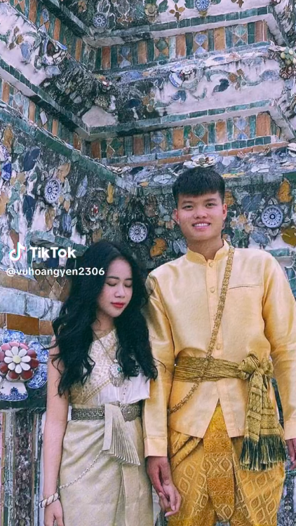Tiền đạo Văn Tùng và bạn gái trong chuyến du lịch Thái Lan trước đó