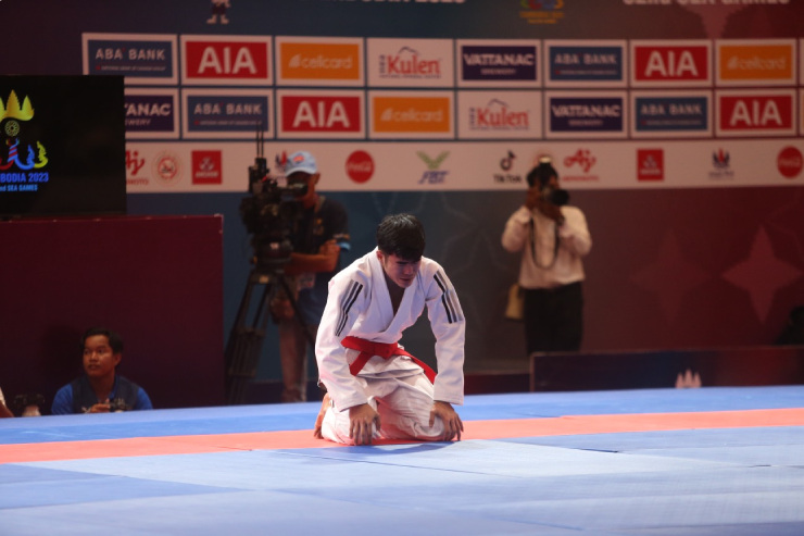 VĐV Thái Lan bật khóc sau khi nhận kết quả không như ý