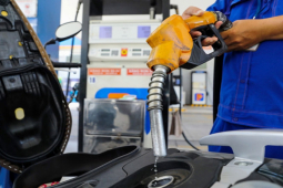 Thị trường - Tiêu dùng - Giá xăng dầu hôm nay 7/5: Giảm mạnh tuần thứ ba liên tiếp