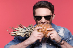 Đàn ông - Hóa ra đây là lý do đàn ông thường ăn dứa trước khi “yêu”