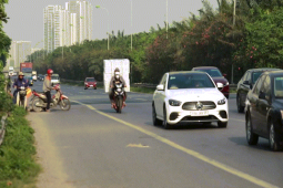 Tin tức trong ngày - Sau vụ cô gái 23 tuổi gặp nạn tử vong, hàng loạt tài xế vẫn chạy xe máy "đánh cược với tử thần”