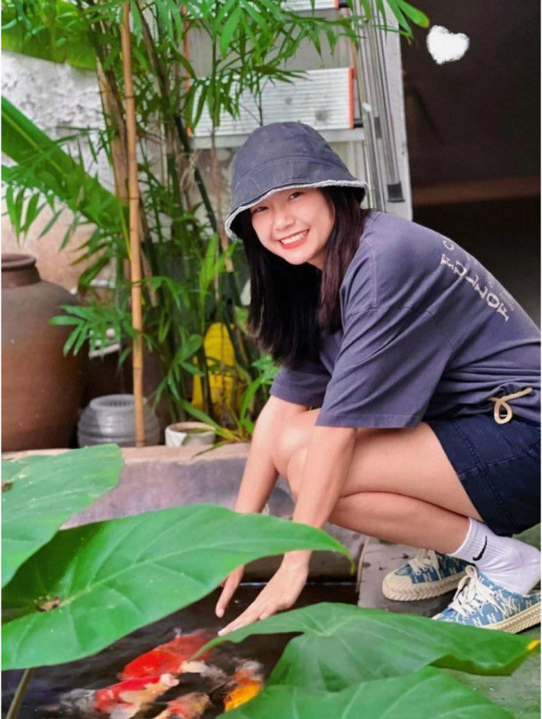 Thân hình siêu quyến rũ ngoài đời thực khác xa trên sân cỏ của nữ tuyển thủ Việt Nam - 5